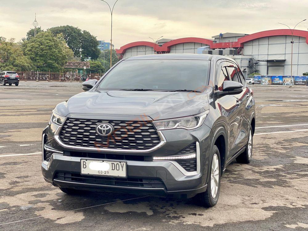 Mobil Toyota Kijang Innova 2024