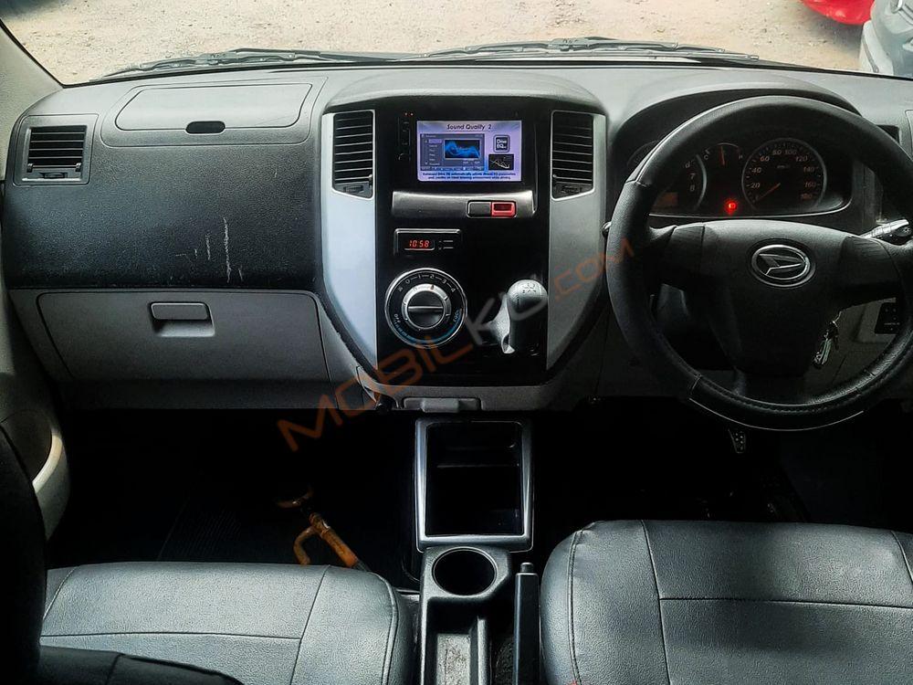 Mobil Daihatsu Luxio 2016