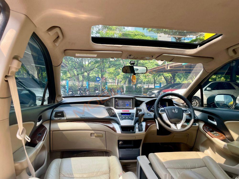 Mobil Honda Odyssey 2012