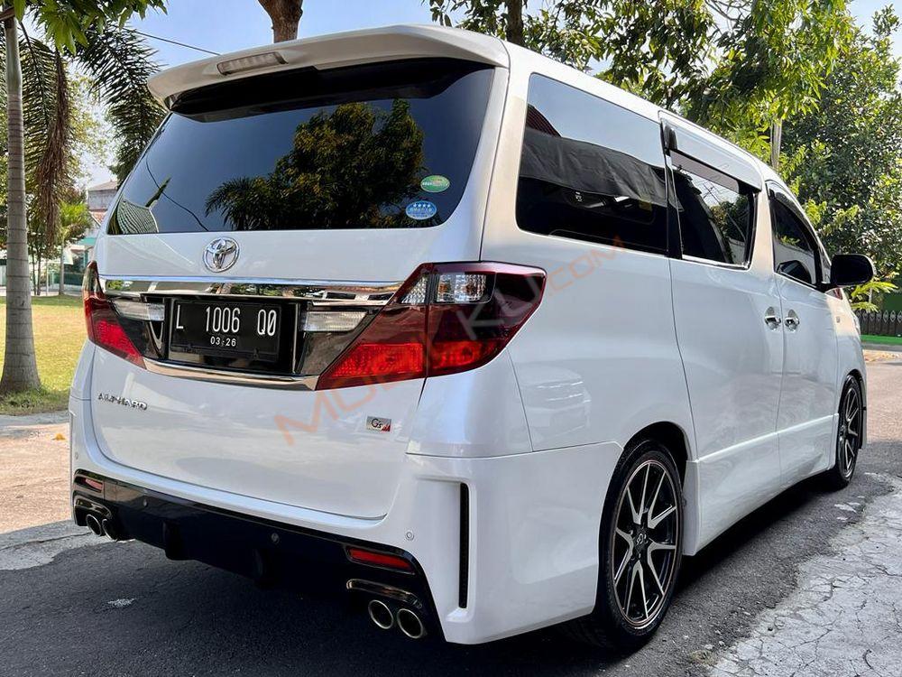 Mobil Toyota Alphard 2013