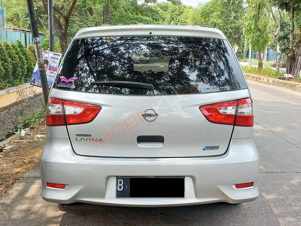 Mobil Nissan Grand Livina 2015