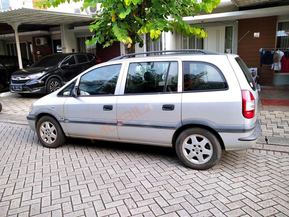 Mobil Chevrolet Zafira 2003