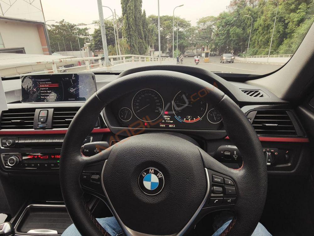 Mobil BMW 3 Series 2015