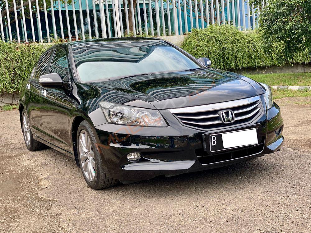 Mobil Honda Accord 2011