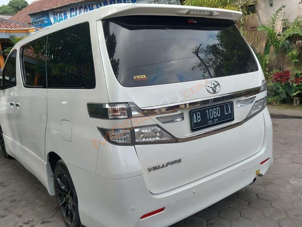Mobil Toyota Vellfire 2013