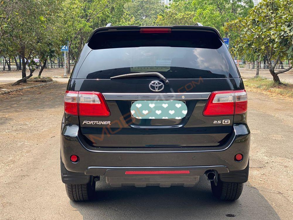 Mobil Toyota Fortuner 2011