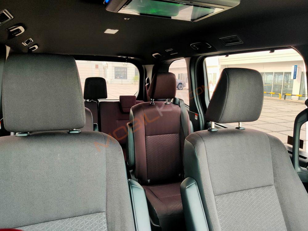 Mobil Toyota Voxy 2022