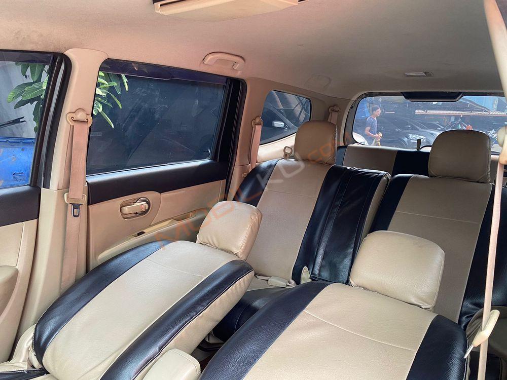 Mobil Nissan Livina 2015