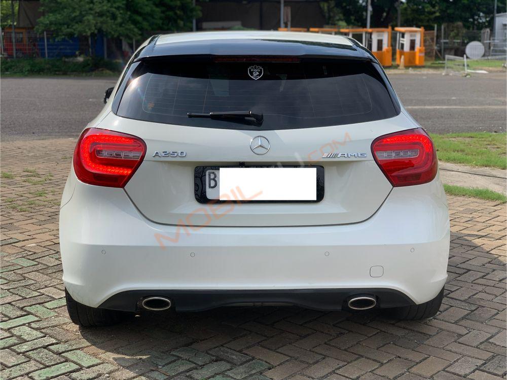 Mobil Mercedes-Benz A-Class 2013