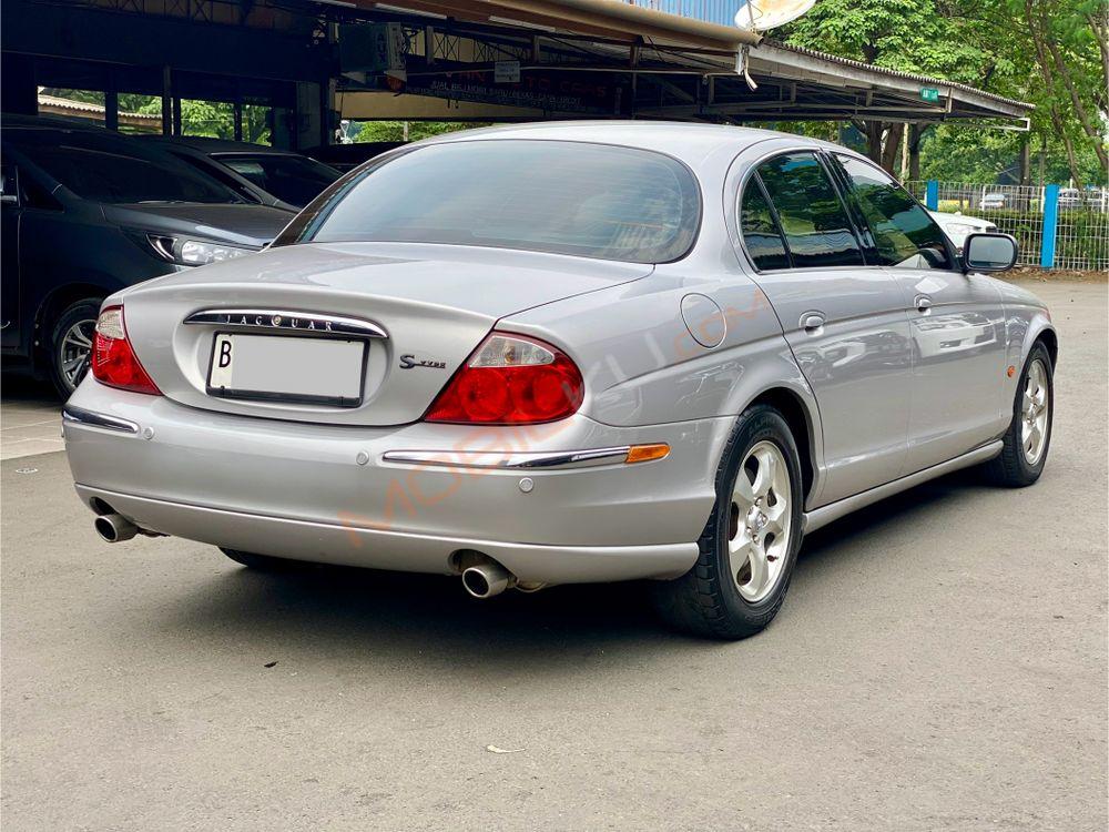 Mobil Jaguar S-Type 2001