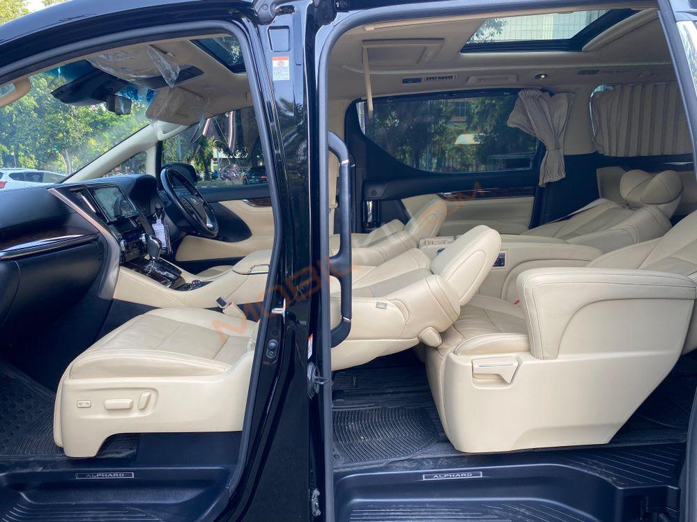 Mobil Toyota Alphard 2020