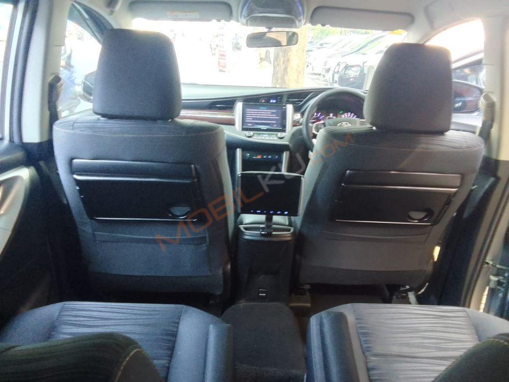 Mobil Toyota Kijang Innova 2021