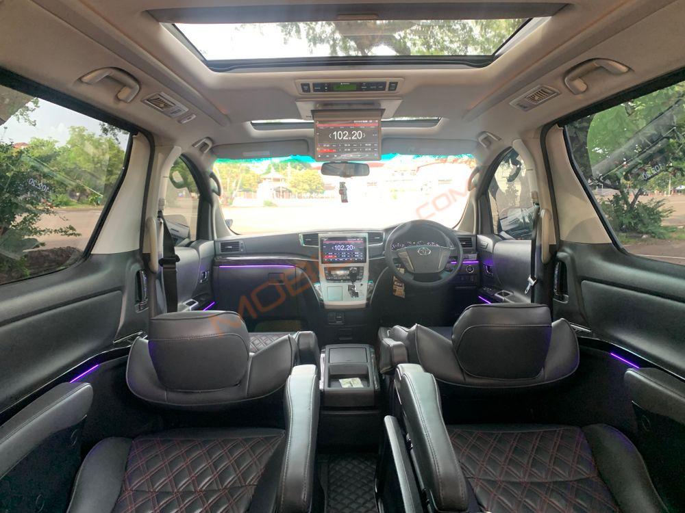 Mobil Toyota Vellfire 2013