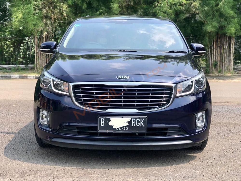 Mobil Kia Sedona 2017