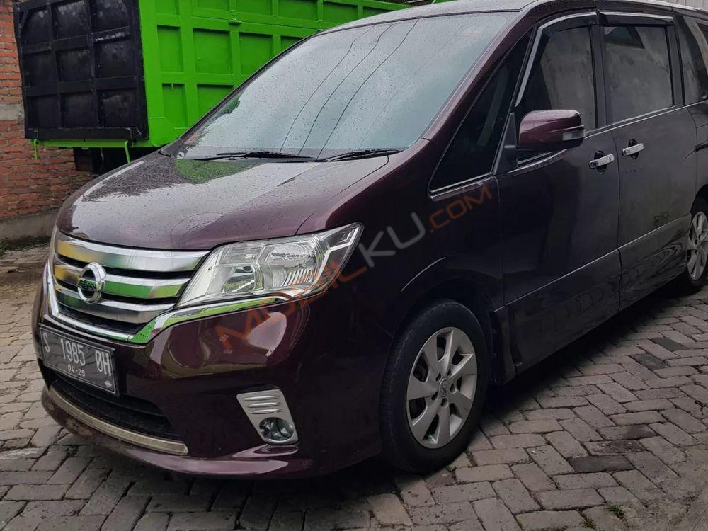 Mobil Nissan Serena 2014