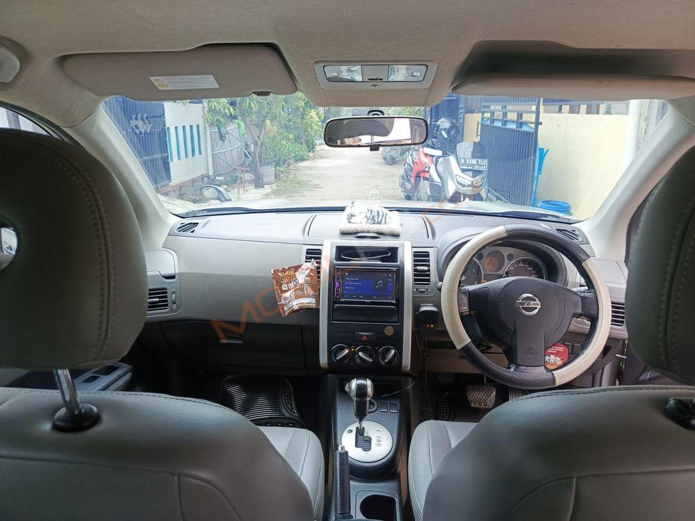 Mobil Nissan X-Trail 2009