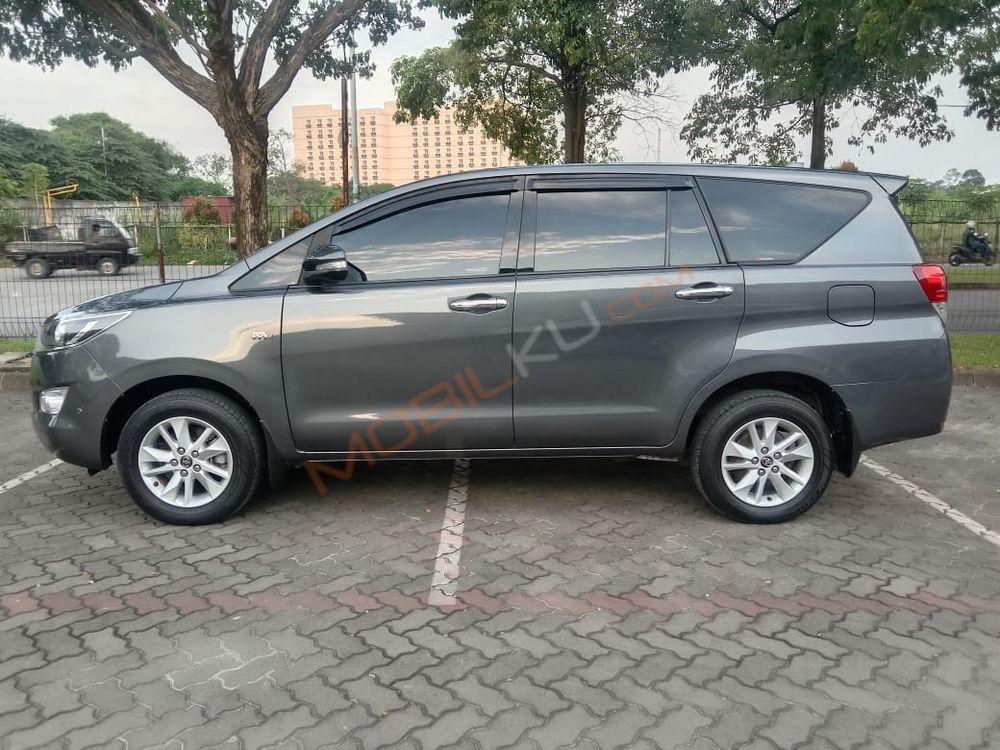 Mobil Toyota Kijang Innova 2016