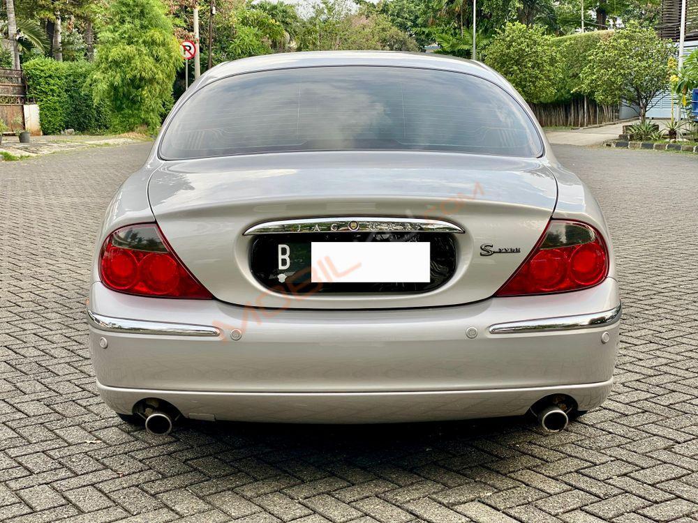 Mobil Jaguar S-Type 2001