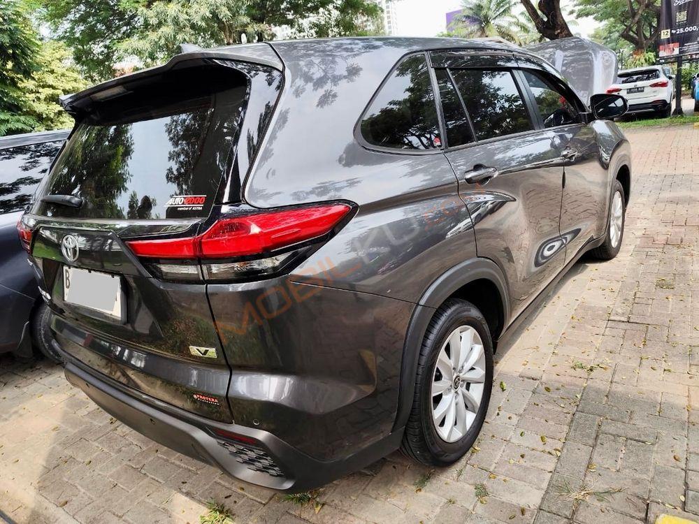 Mobil Toyota Kijang Innova Zenix 2024