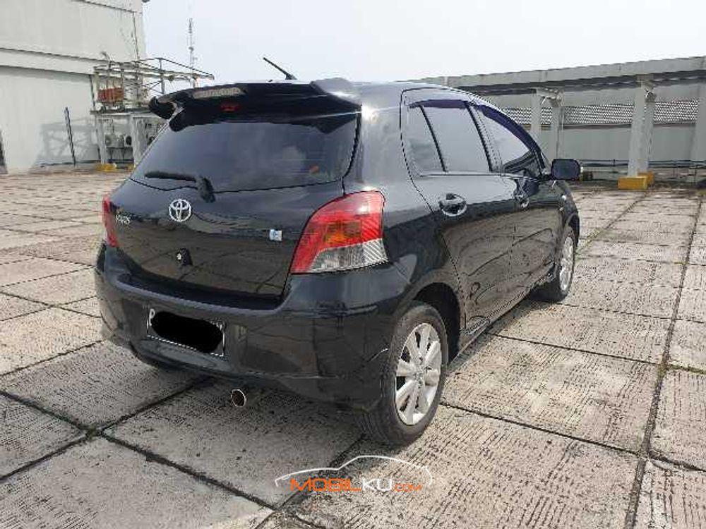 Mobil Toyota Yaris 2010