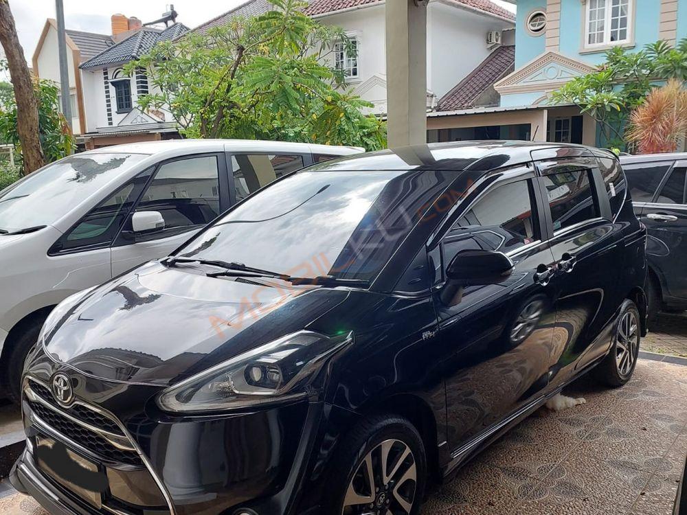 Mobil Toyota Sienta 2017