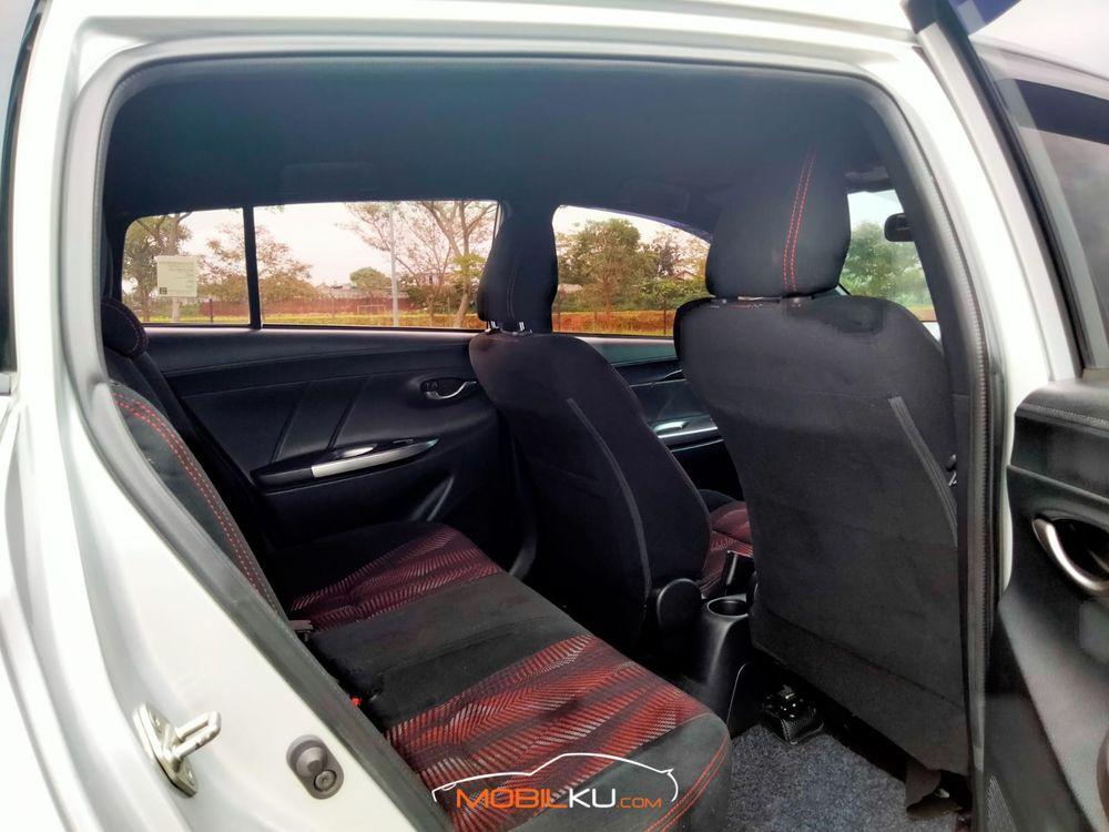 Mobil Toyota Yaris 2016