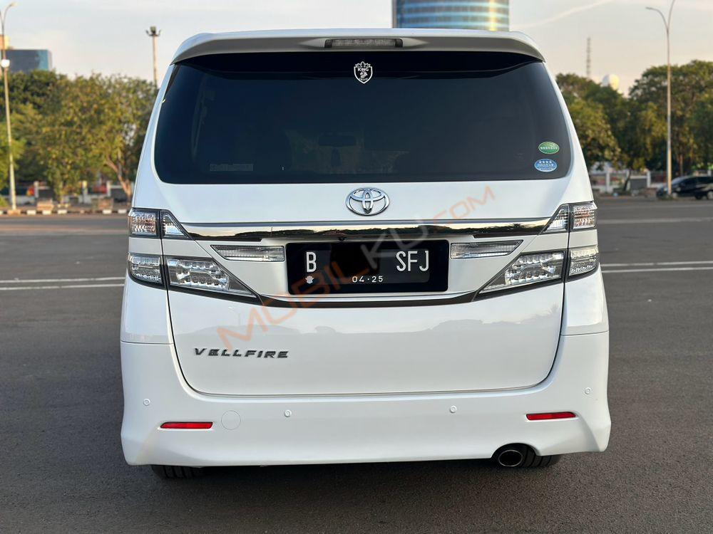 Mobil Toyota Vellfire 2015