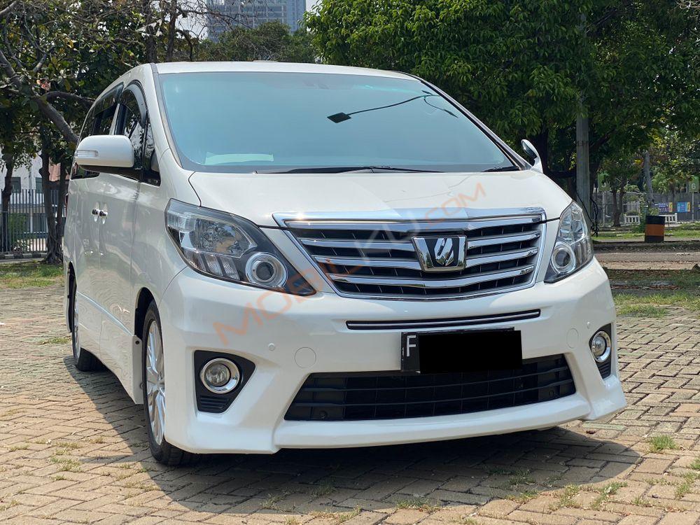 Mobil Toyota Alphard 2014
