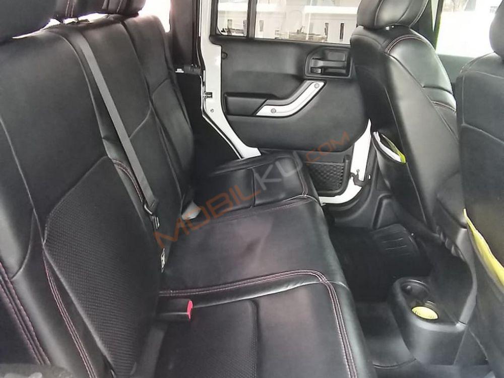 Mobil Jeep Wrangler 2012