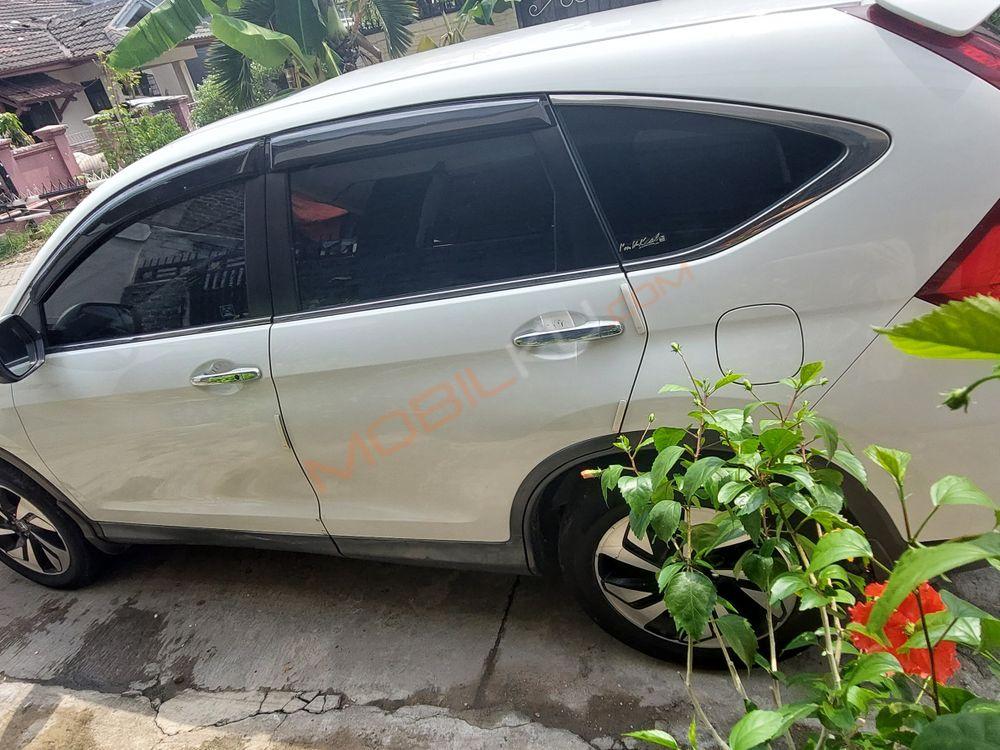 Mobil Honda CR-V 2015
