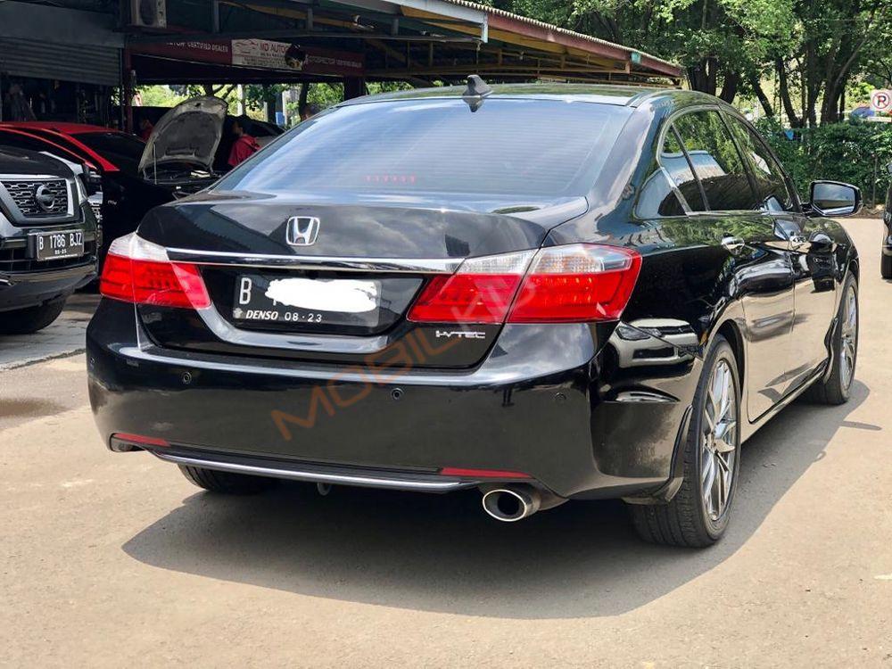 Mobil Honda Accord 2013