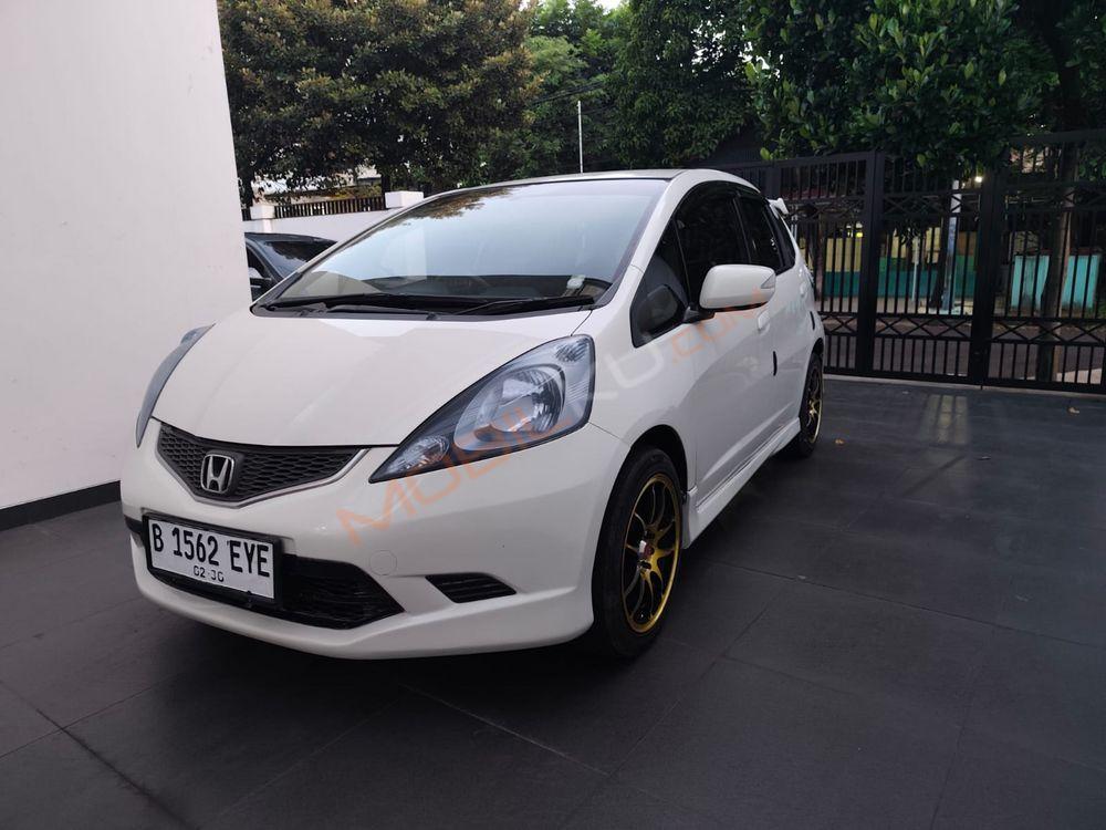 Mobil Honda Jazz 2010
