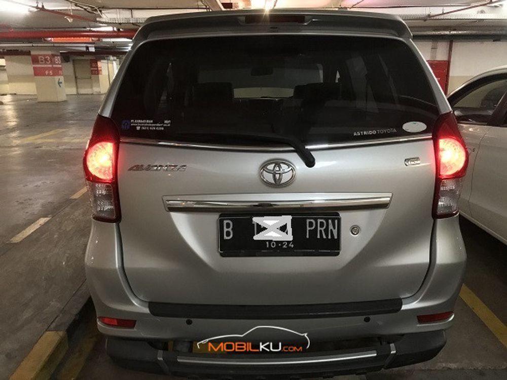 Mobil Toyota Avanza 2014