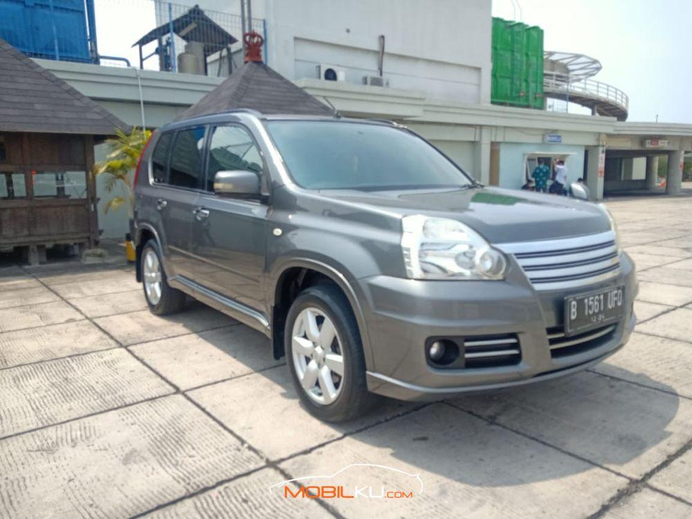 Mobil Nissan X-Trail 2009