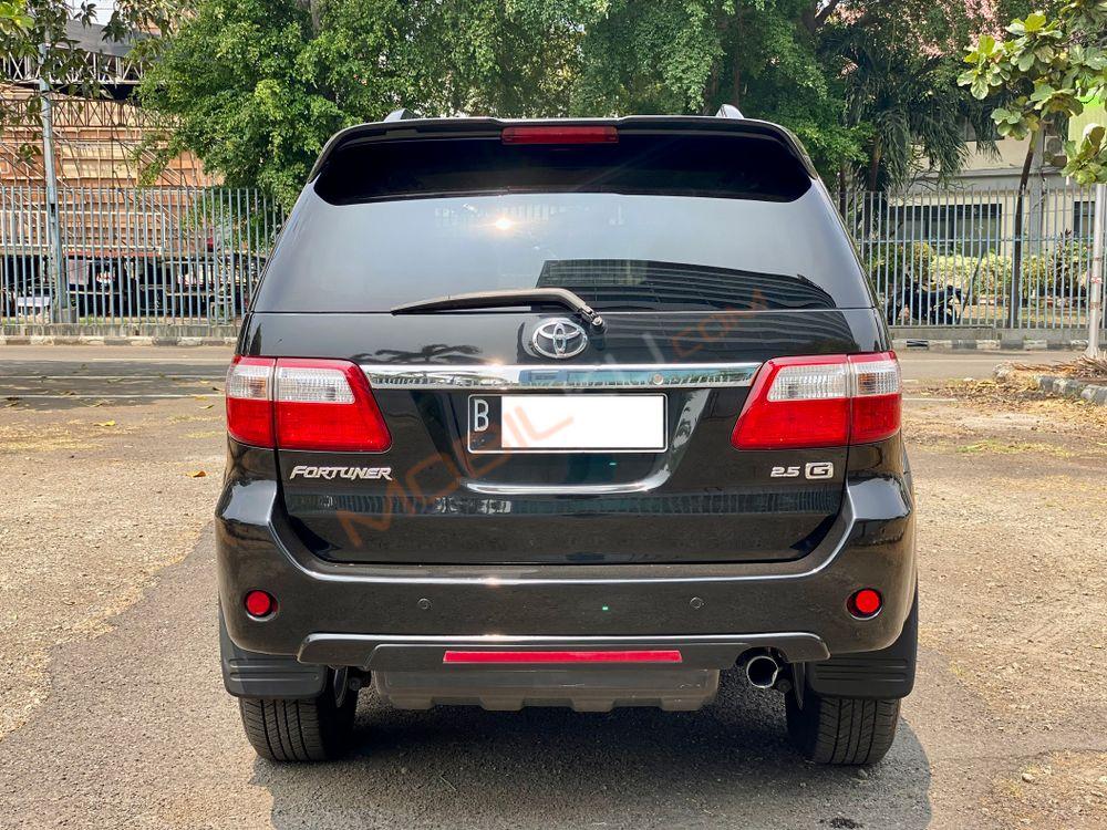 Mobil Toyota Fortuner 2011