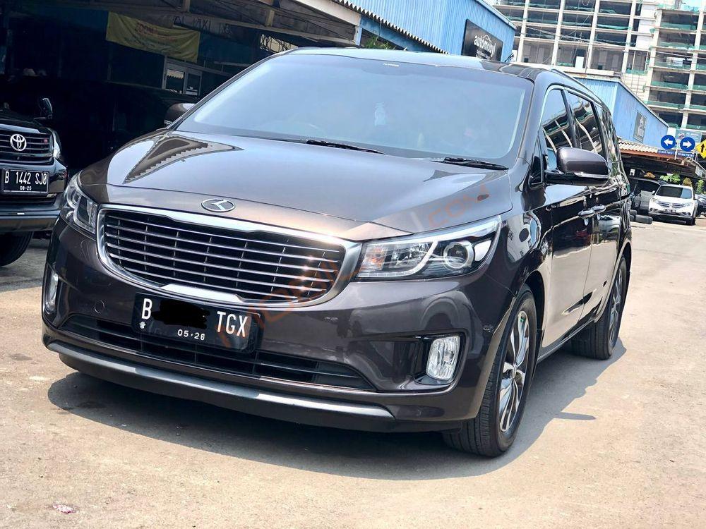 Mobil Kia Sedona 2017