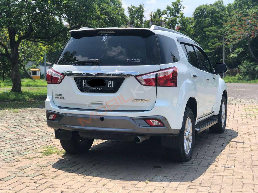 Mobil Isuzu MU-X 2017