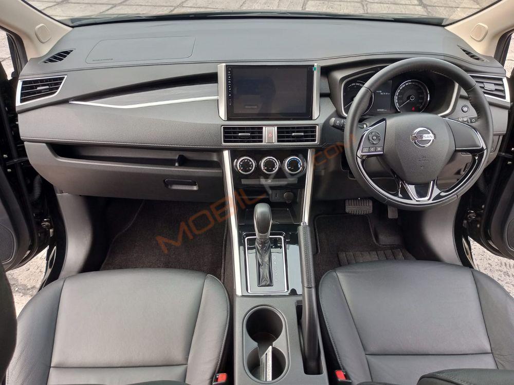 Mobil Nissan Livina 2022