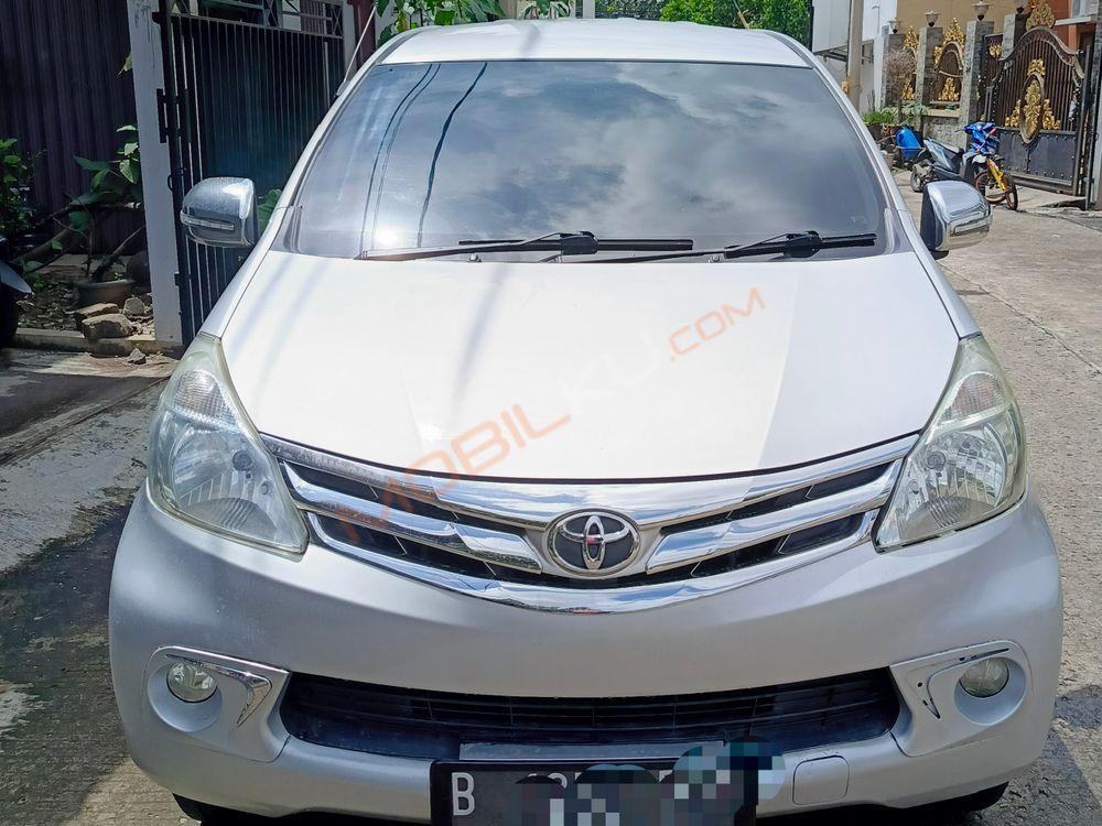 Mobil Toyota Avanza 2014