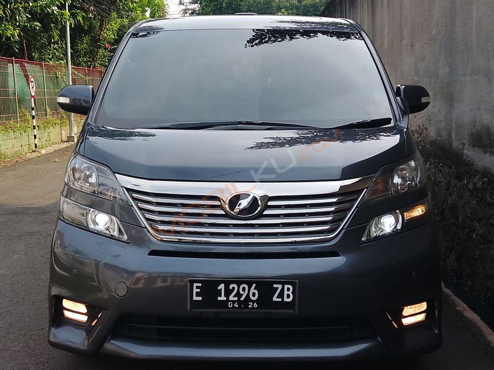 Mobil Toyota Vellfire 2011