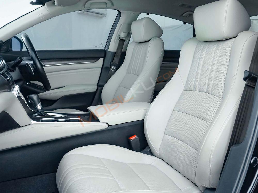 Mobil Honda Accord 2020