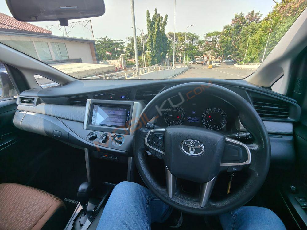 Mobil Toyota Kijang Innova 2016