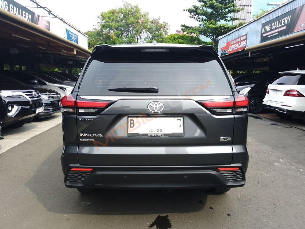 Mobil Toyota Kijang Innova 2023
