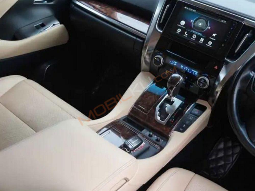Mobil Toyota Alphard 2021
