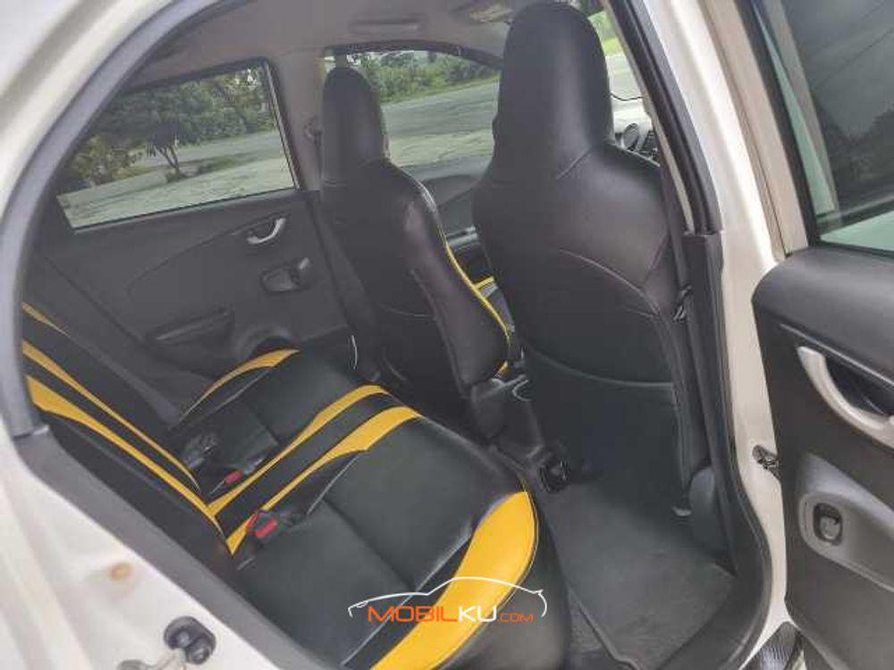 Mobil Honda Brio 2015