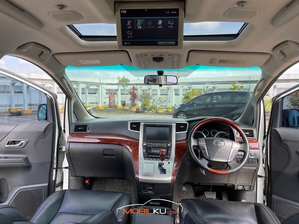 Mobil Toyota Alphard 2010