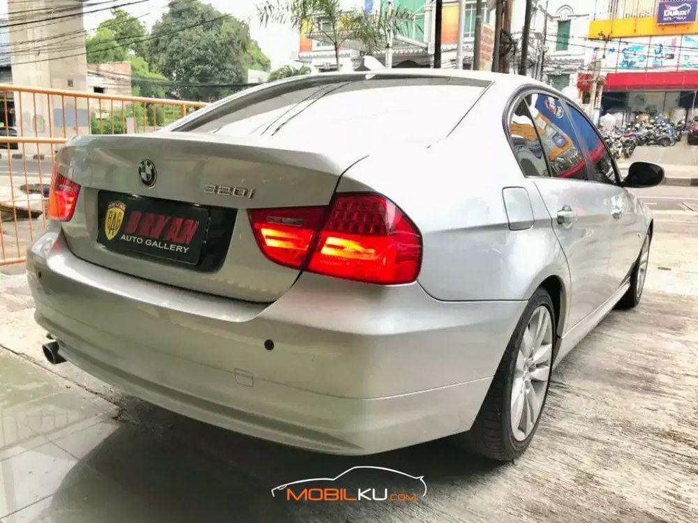 Mobil BMW 3 Series 2010