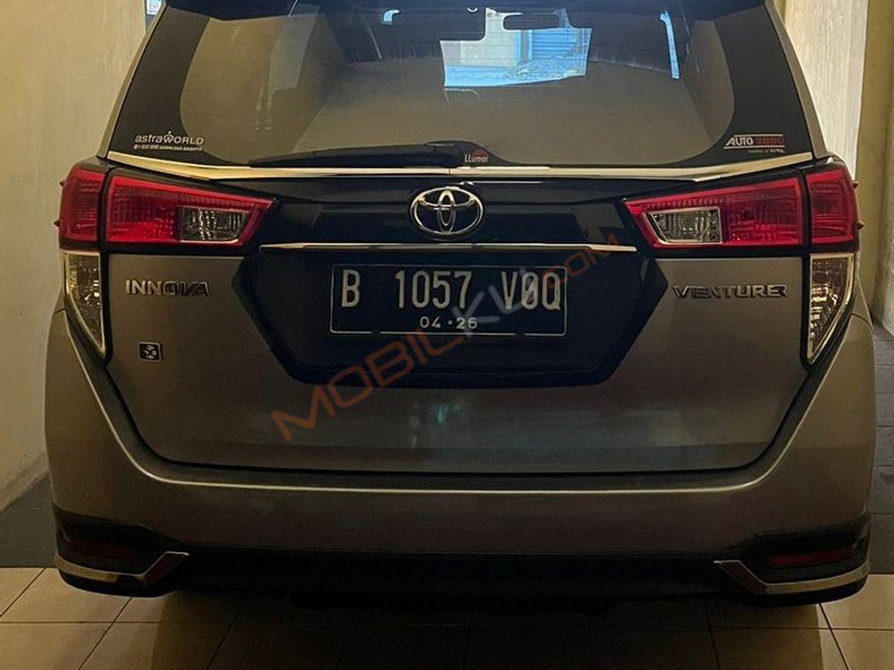 Mobil Toyota Kijang Innova 2021