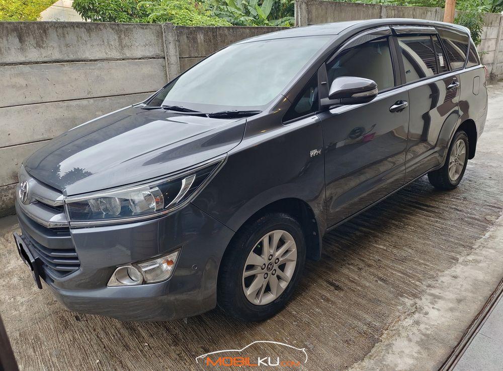 Mobil Toyota Kijang Innova 2016