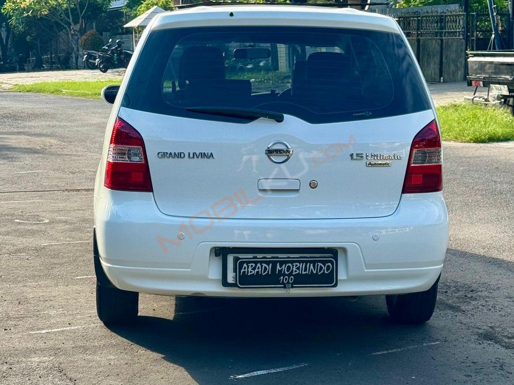 Mobil Nissan Grand Livina 2013